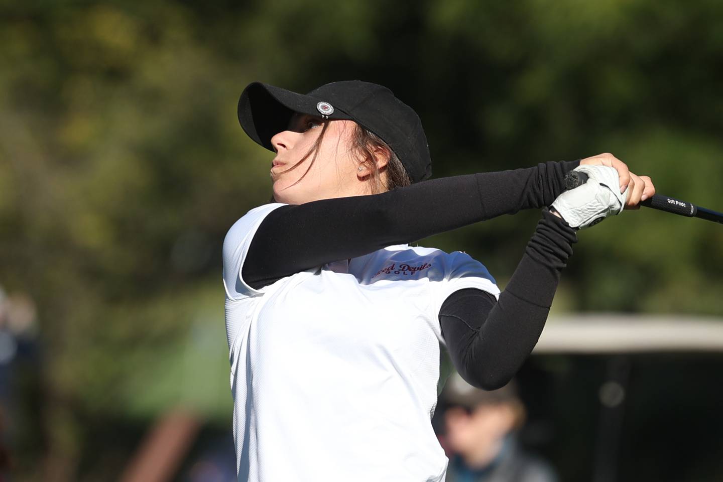 Hinsdale Central’s Elyssa Abdullah tees off at the Hinsdale South Girls Class 2A Golf Sectional at Village Greens of Woodridge. Monday, Oct. 3, 2022, in Darien.