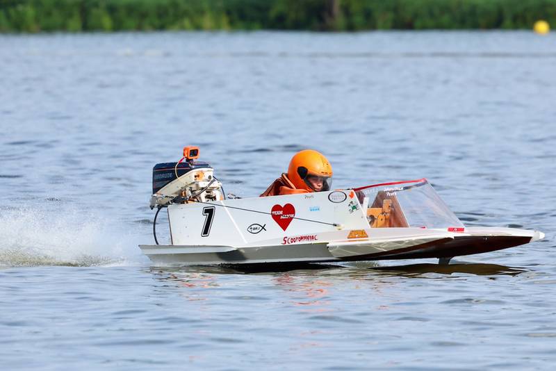 Joseph Perez of Spring Valley races during the APBA Pro National Boat Races on Sunday, July 27, 2025 in DePue.