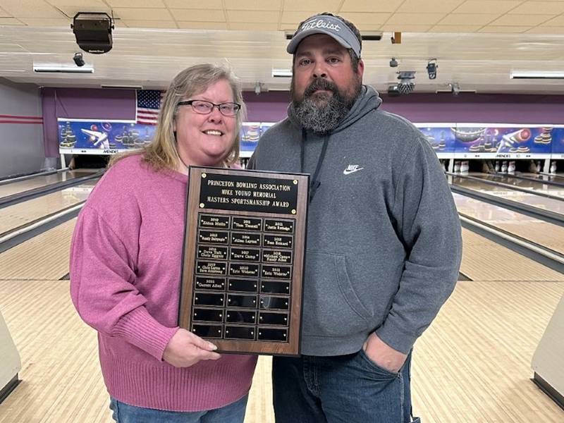 Justin Rutledge was awarded the 2023 Mike Young Sportsmanship Award from Amy Funderberg, president of the Princeton Bowling Association.