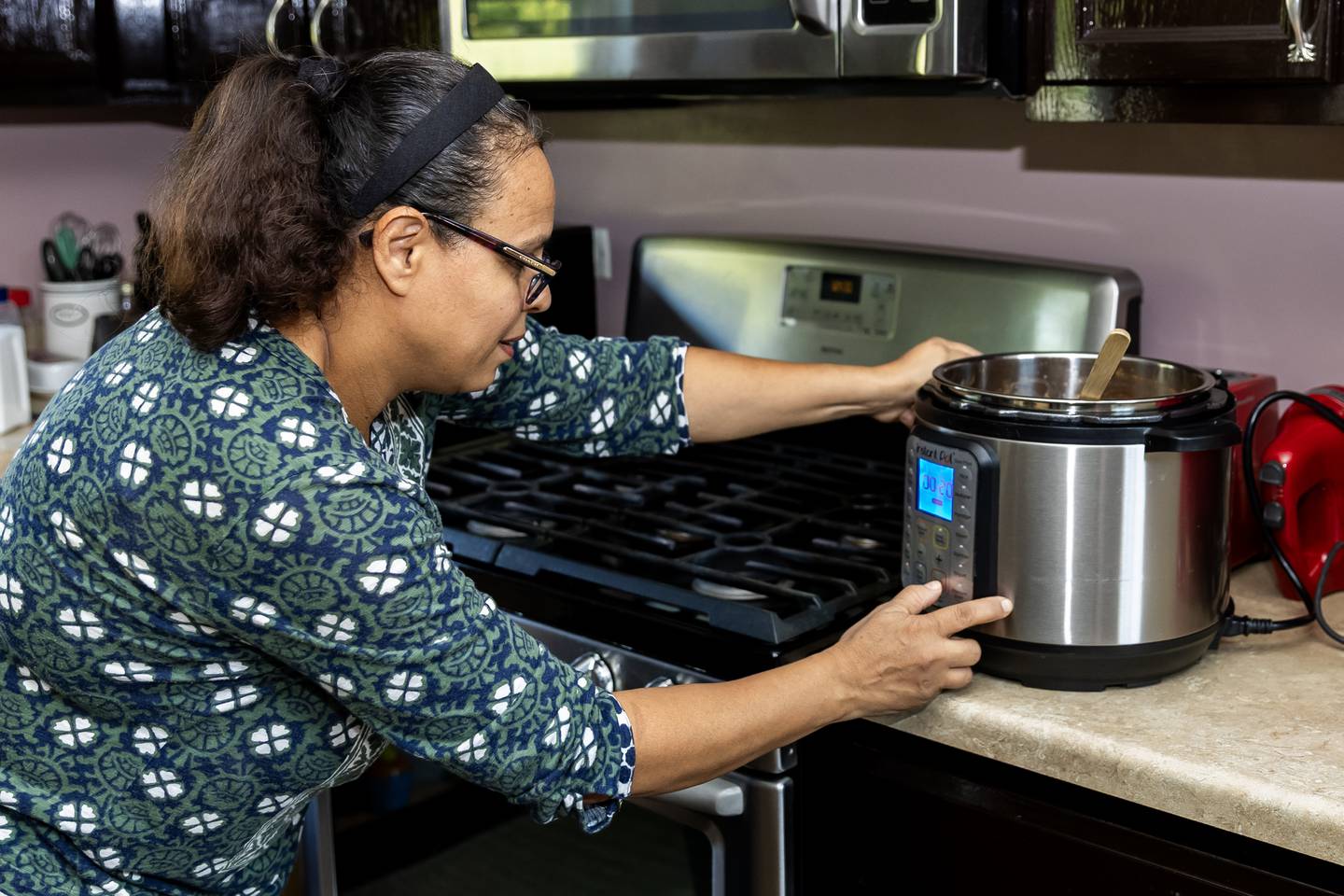Aicha Kaltsos, who has utilized Northern Illinois Food Bank’s Project DASH program, makes dinner for her family in Joliet on Sept. 17, 2025.