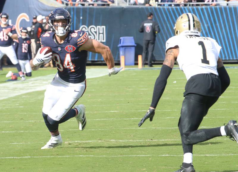 Chicago Bears tight end Colston Loveland runs with the ball as New Orleans Saints corner back Alontae Taylor looks to make a defensive play on Sunday, Oct .11, 2025 at Soldier Field in Chicago.