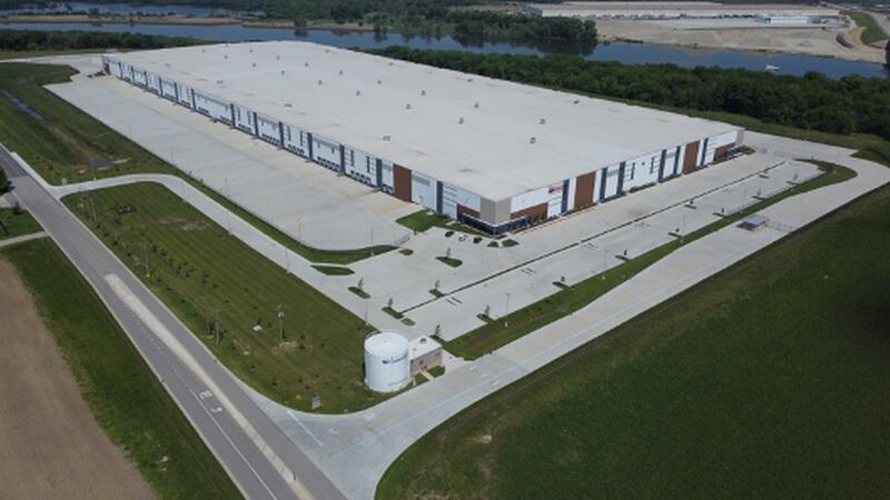 CenterPoint Properties developed this 976,954-square-foot distribution center in Joliet. The building has been leased to RJW Logistics Group.