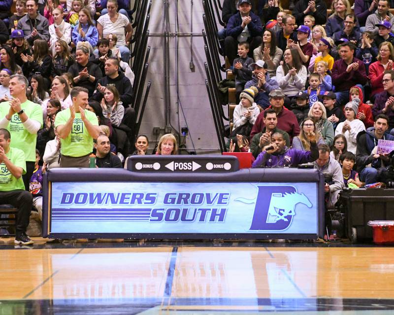 The Voice, right, announces during the game of the Harlem Wizards game on Sunday Jan. 19, 2025, held at Downers Grove South High School.