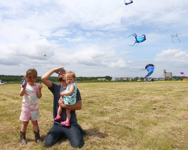 Photos Kites in Flight fills the sky at Heritage Harbor in Ottawa