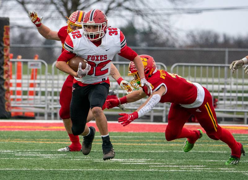 Yorkville's Gio Zeman (32) carries the ball against Batavia during a 7A quarterfinal playoff football game at Batavia High School on Saturday, Nov 12, 2022.