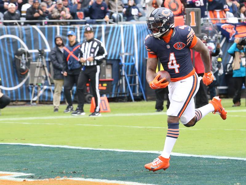 Chicago Bears running back D'Andre Swift runs in all alone to score a touchdown on Sunday, Oct. 19, 2025 at Soldier Field in Chicago.