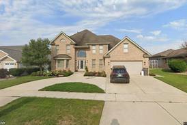 Single-family home in Orland Park goes for $699,000