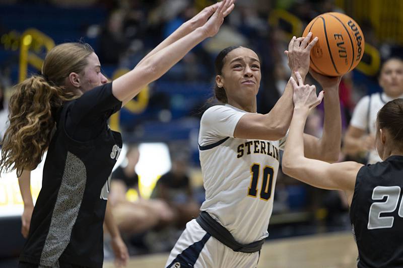 Sterling’s Nia Harris looks to make a play against Galesburg Thursday, Dec. 4, 2025.