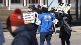 Joliet nurses start third strike, meet with public