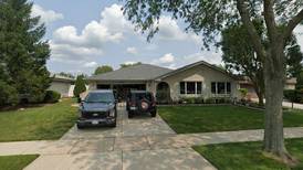 Single-family home in Orland Park goes for $530,000