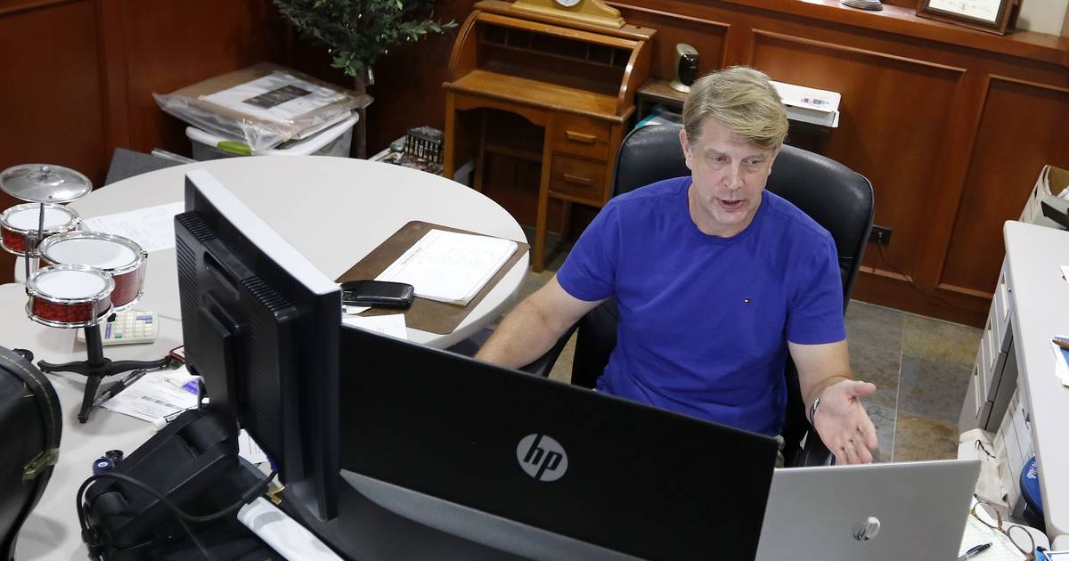 Illinois unemployment offices remain closed 16 months into the COVID19