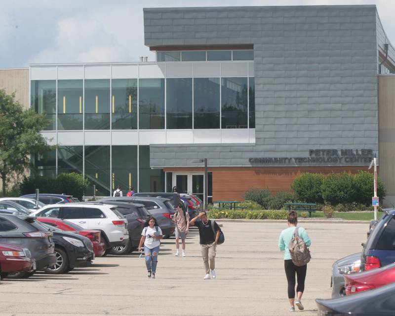 Students attend the first day of class at Illinois Valley Community College on Monday, Aug. 15, 2022 in Oglesby.