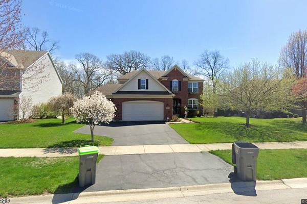 Single-family home sells in Sugar Grove for $474,500