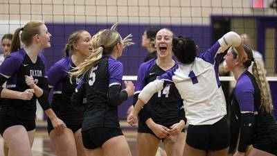 Volleyball: Dixon starts hot, ends strong for another regional title