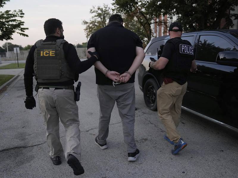 ICE denies using excessive force as it broadens immigration arrests in Chicago