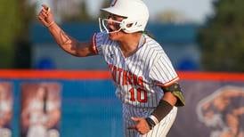 Iowa recruit Kiyah Chavez comes through in the clutch, unbeaten Oswego rallies past Minooka