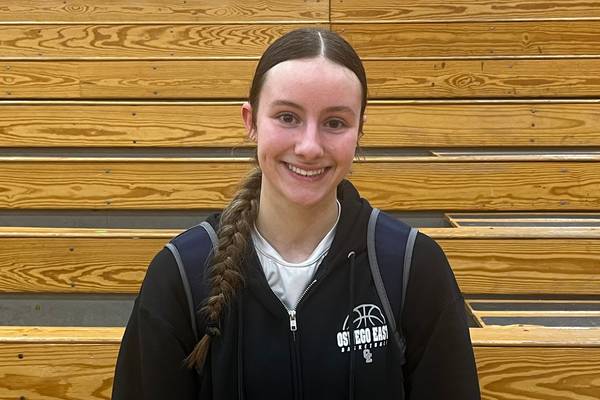 Aubrey Lamberti’s coast-to-coast drive and buzzer-beater sends Oswego East past Neuqua Valley in regional semi