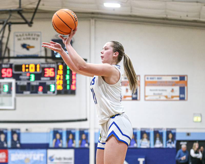 Lyon's Gwen Smith (21) shoots a jumper during their Coach Kipp's Hoopfest basketball game between Lyons at St Charles East. Jan 18, 2025 in La Grange.