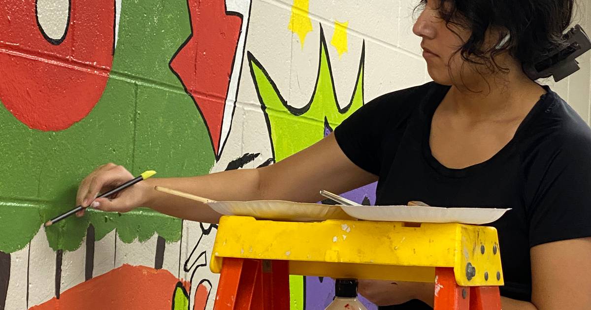 La SallePeru High School art students create mural to ‘brighten up the