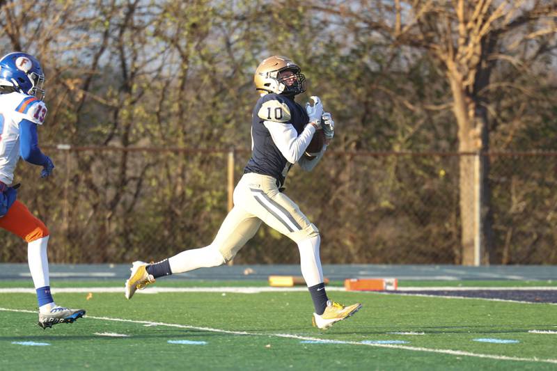 Lemont’s Luke Wallace pulls in a deep pass for a touchdown against East St. Louis in the Class 6A semifinal in Lemont on Saturday.
