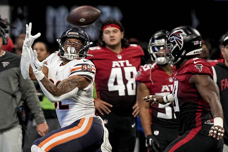 Chicago Bears running back David Montgomery prepares to make the catch against the Atlanta Falcons during the second half, Sunday, Nov. 20, 2022, in Atlanta.
