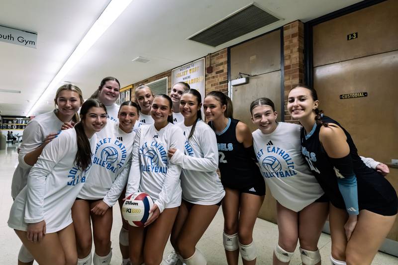 Joliet Catholic’s varsity volleyball team poses for a photo before their away game against Joliet West on Sept. 4, 2025.