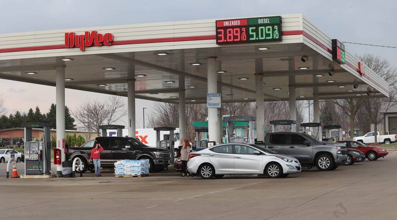 Vehicles fill the gas pumps due to the relatively low gas price of $3.89 per gallon for regular unleaded Tuesday, March 31, 2026, at the Hy-Vee on DeKalb Avenue in Sycamore. Gas prices at most local stations are now over $4 a gallon.