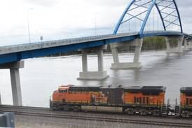 Mississippi bridge lights going dark in Fulton, Savanna, to deter mayflies