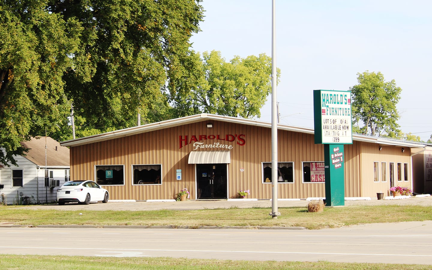 Harold's Furniture is located at 1210 W. Rock Falls Road / U.S. Route 30 in Rock Falls.