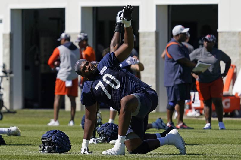 Chicago Bears offensive line Braxton Jones warms up during the team's training camp, Saturday, July 30, 2022, in Lake Forest.