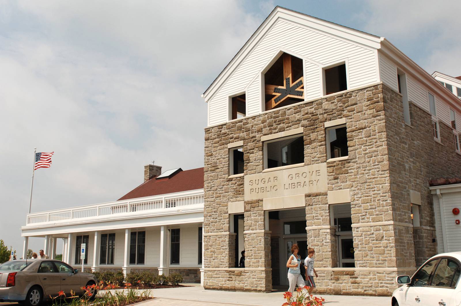 Sugar Grove Library Foundation receives donation from Rich Harvest