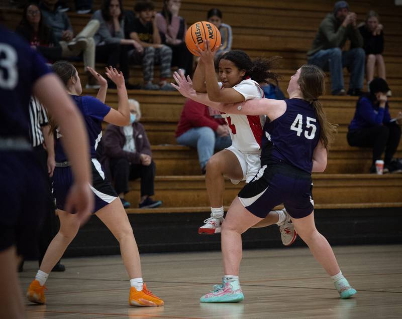 Bradley-Bourbonnais's Nia Lawrence, center, tries to make a drive past Manteno's Emily Horath, right, and Sophie Peterson, left, in the Beecher Fall Classic on Tuesday, November 18, 2025.