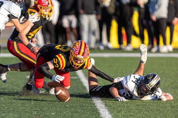 Andrew Culotta’s two turnovers helps Batavia hold off surging Glenbard North in Class 7A quarterfinal