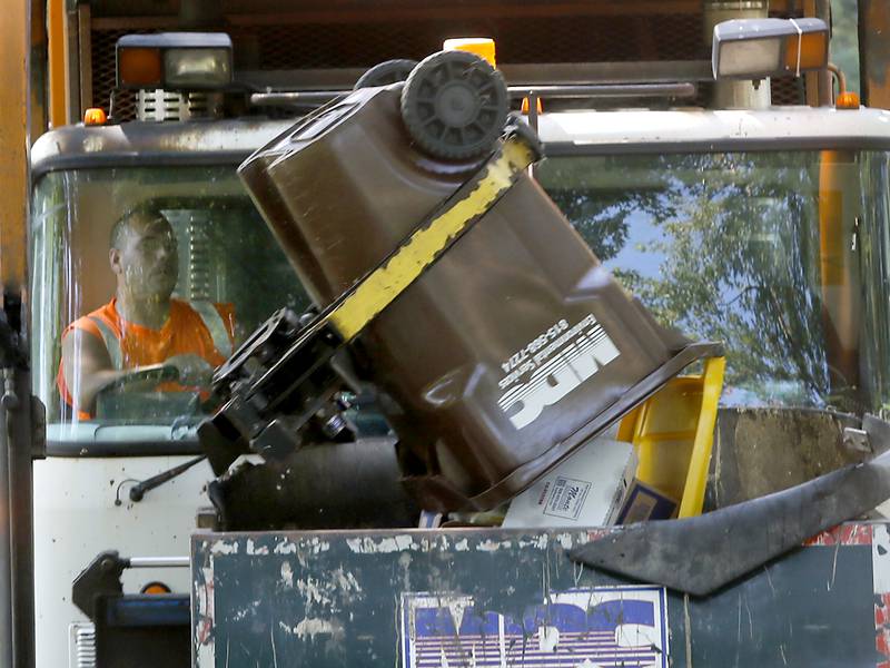 Woodstock’s totes-only garbage pickup changes start Tuesday. Here’s what to know
