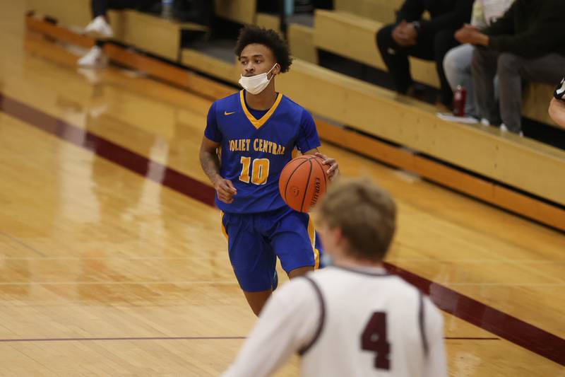 Joliet Central’s Armani Campbell looks for a play against Lockport. Monday, Jan. 31, 2022 in Lockport.