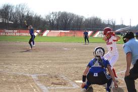 Streator freshmen Peyton Marin, Natalya Solis come through in ICE-opening win over Peotone