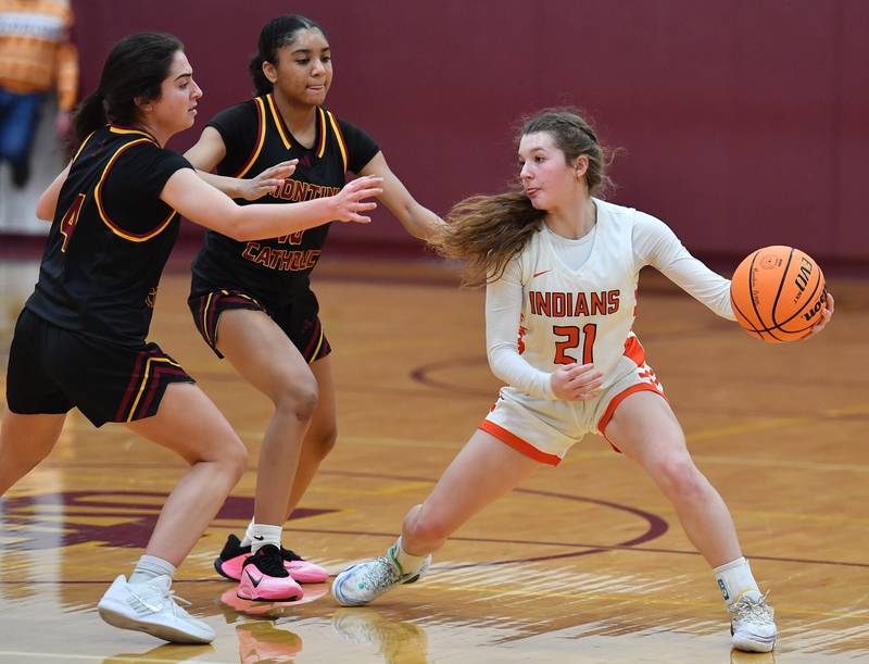 Minooka’s Sadie Webb (21) starts to pass as Montini’s Mia Quaranta  (left) and Nathalia Richardson defend during a Montini Christmas Tournament game on December 22, 2025 at Montini Catholic High School in Lombard.