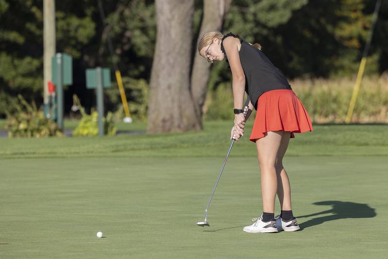 Orion’s Lilly Stone putts on #5 at Emerald Hill Wednesday, Sept. 24, 2025.