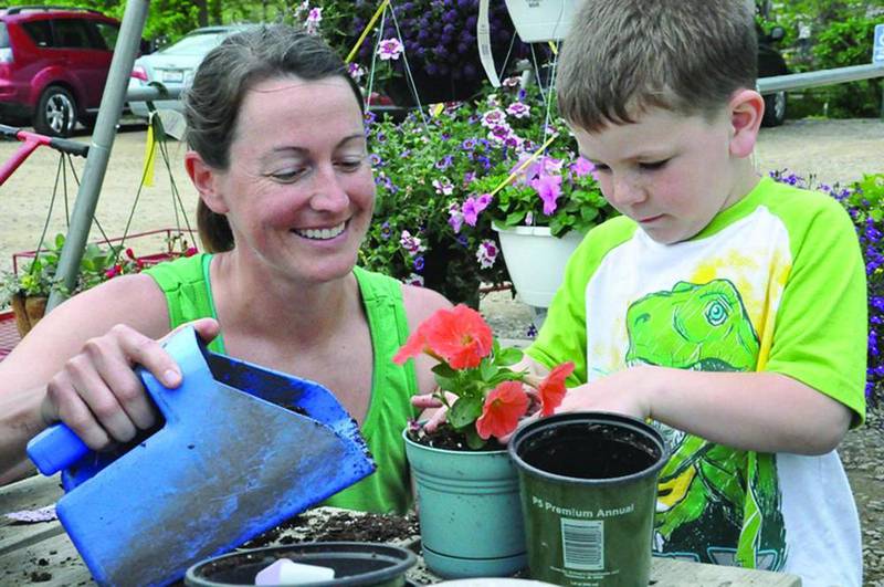 Hornbaker Gardens’ Molly (Hornbaker) Blogg (right) helps Maddex Shepard with a plant he created for Mother’s Day. Hornbaker Gardens in rural Princeton hosted an event on Saturday, May 7, for area children, where they were able to create a special treat for the holiday. Several area children participated in the fun-filled event.