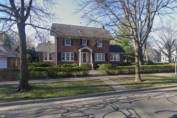 Sale closed in La Grange: $925,000 for a single-family home