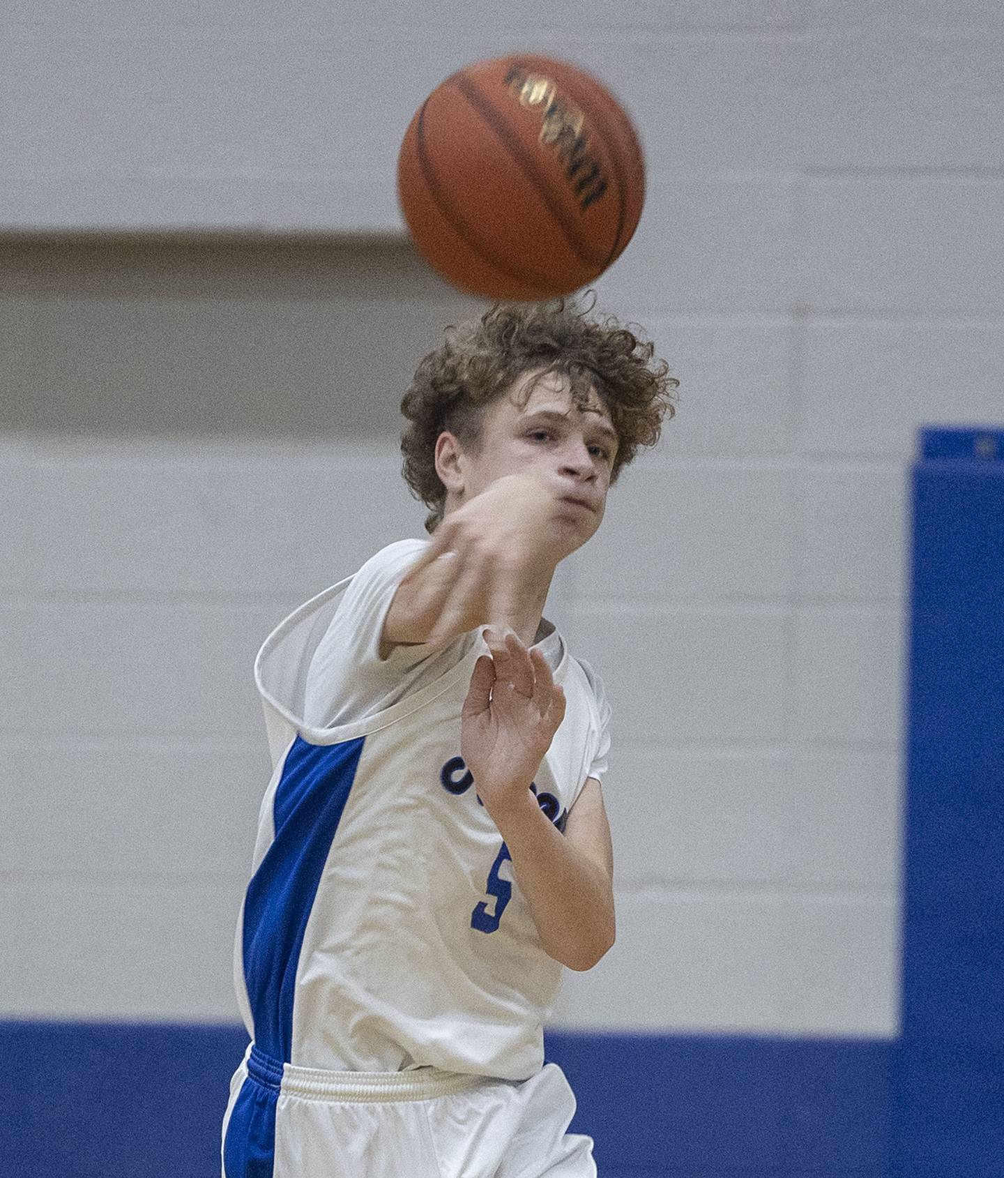 Faith Christian’s Jaxen Coester makes a pass up court against QC Christian Tuesday, Dec. 9, 2025.