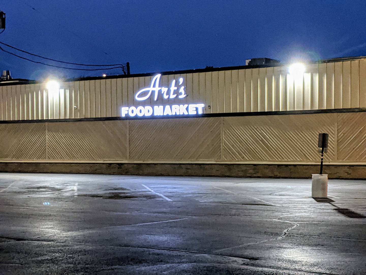Art's Food Market is located at 29 N. Eddy St. in downtown Sandwich.