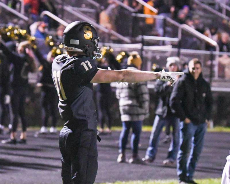 Sycamore Teague Hallahan (11) points to his quarter back after catching a pass in the endzone during the second quarter on Friday Oct 27, 2023, while taking on Evergreen Park at Sycamore High School.