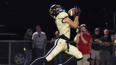 Ben Anderson’s breakout game leads Sycamore past Rochelle in early, crucial I-8 battle