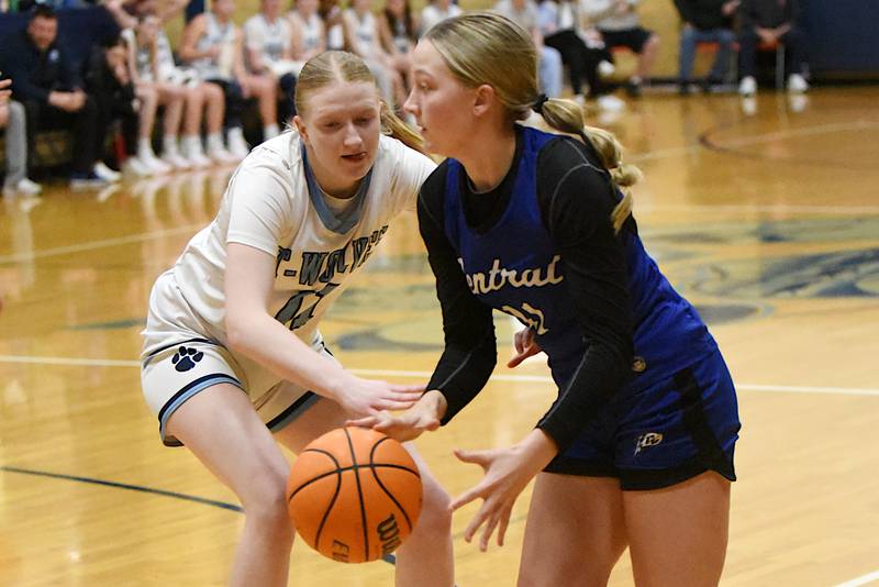 Cissna Park's Sophie Duis, left, guards Clifton Central's Mia Perzee during a game at Cissna Park Wednesday, Feb. 4, 2026.