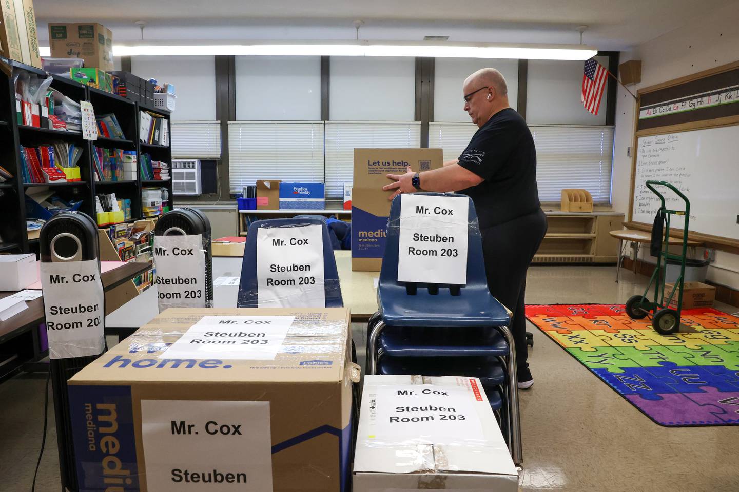 Longtime teacher Jeff Cox packs up his classroom at Edison Primary School in Kankakee on Jan. 7, 2026, following the school's emergency closure by Kankakee School District 111. Cox, a teacher with the district for 34 years and now a retired, part-time academic interventionist, will relocate to Steuben.