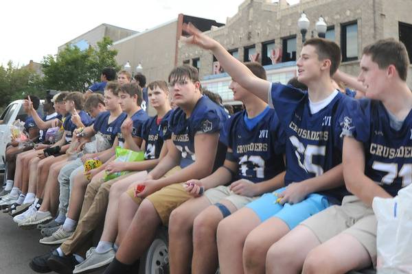Marquette Academy celebrates 2025 homecoming with downtown Ottawa parade