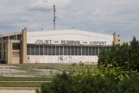 Single-engine plane crashes at Joliet Regional Airport