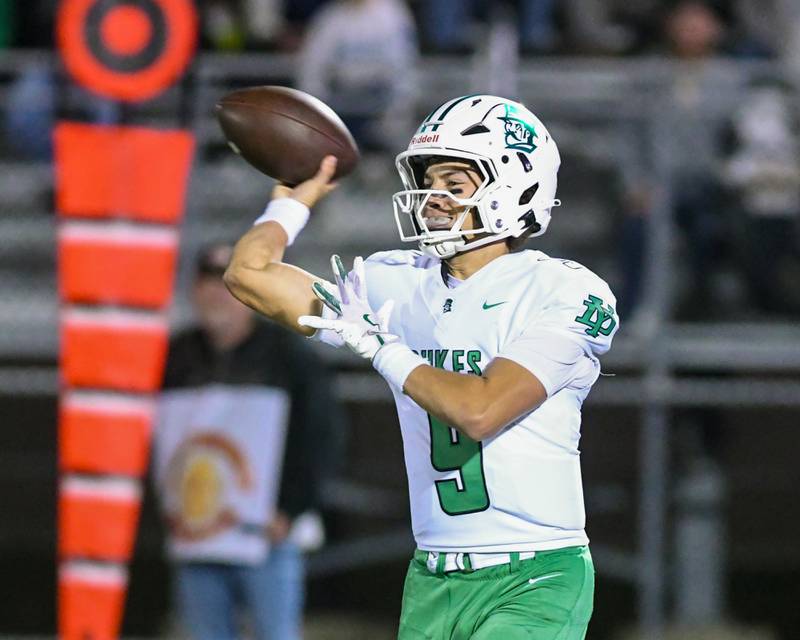 York's Dominic Alfano (9) passes the ball during the game on Friday Oct. 10, 2025, while traveling to take on Downers Grove North.