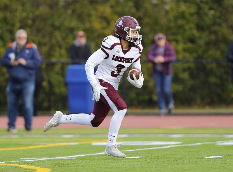 Lockport's Joey Manzo runs the ball during the IHSA Class 8A varsity football semifinal playoff game between Lockport Township and Loyola Academy on Saturday, November 20, 2021 in Wilmette.
